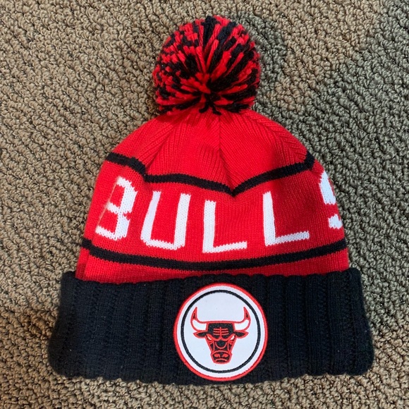 Chicago Bulls Beanie by Mitchell & Ness - Picture 1 of 6